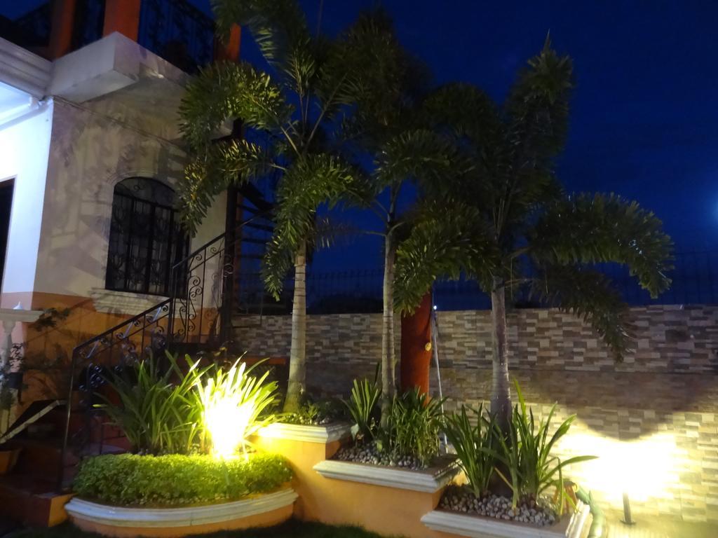 The Executive Villa Inn & Suites Davao Екстер'єр фото